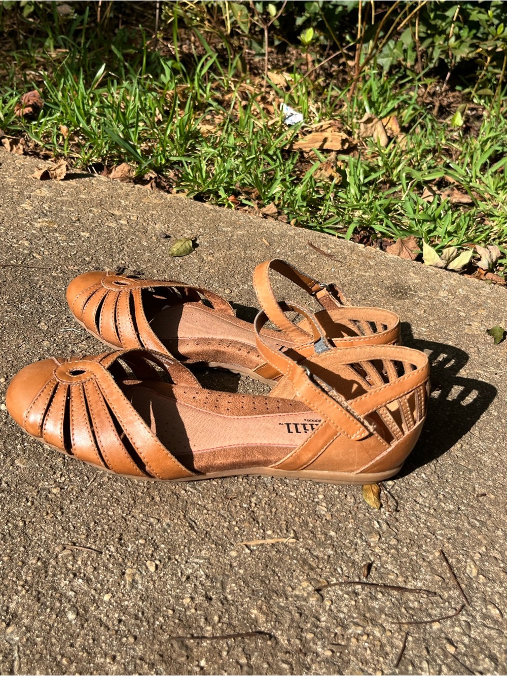 Cobb Hill Leather Sandals Women's Tan Cutout Ankle-Strap Flats * By New Balance - Picture 3 of 7